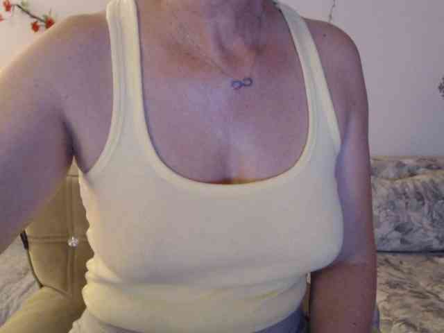 goodSnowQueen webcam