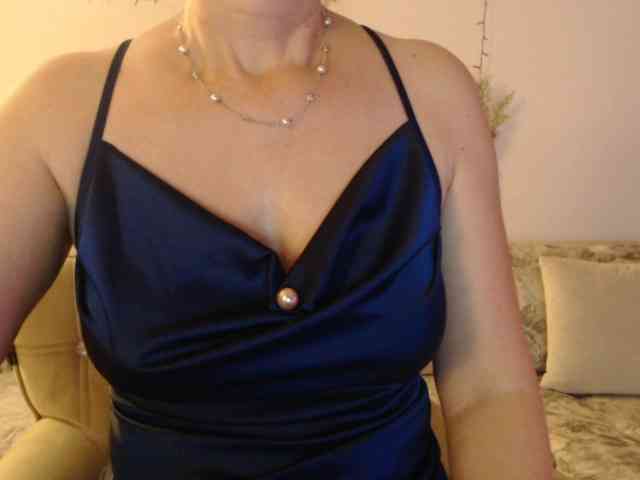 goodSnowQueen webcam