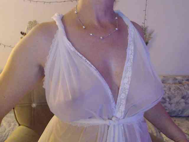 goodSnowQueen webcam