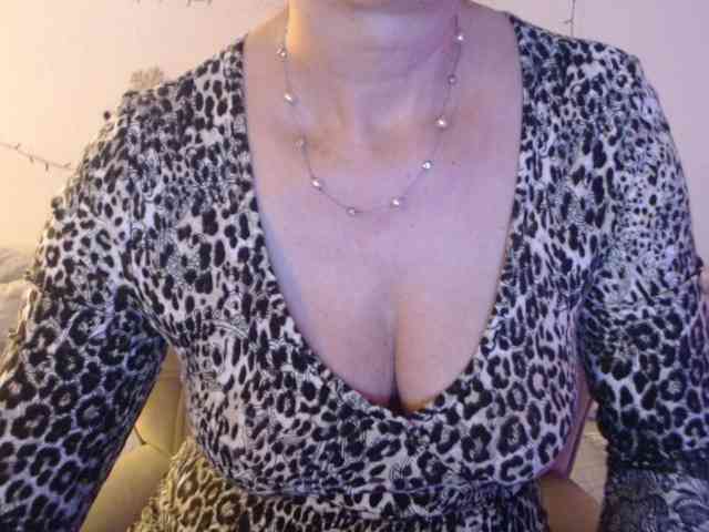 goodSnowQueen webcam