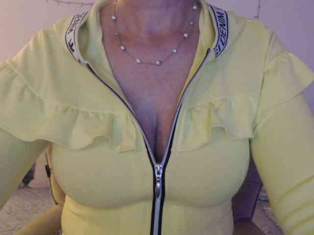 goodSnowQueen webcam