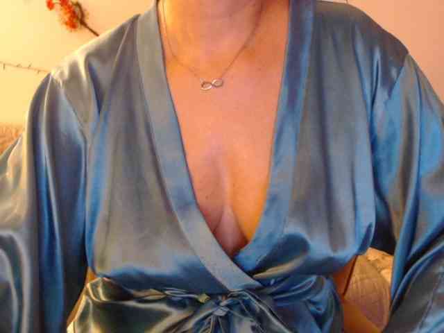 goodSnowQueen webcam