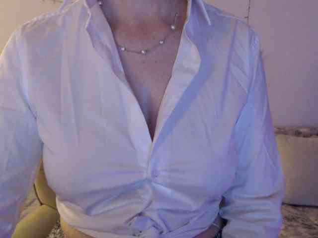 goodSnowQueen webcam