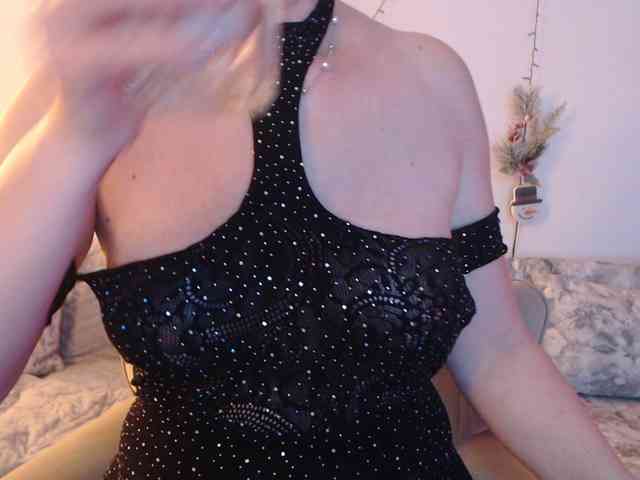 goodSnowQueen webcam