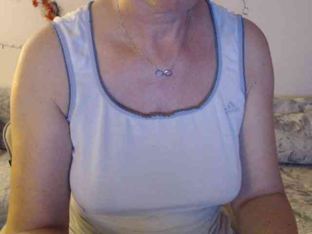 goodSnowQueen webcam