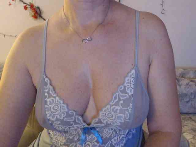 goodSnowQueen webcam
