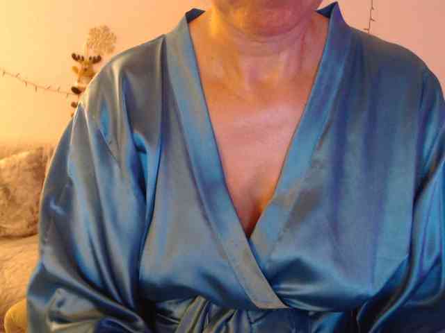 goodSnowQueen webcam