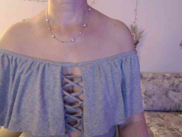 goodSnowQueen webcam