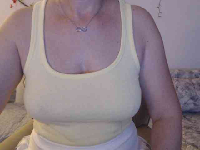 goodSnowQueen webcam