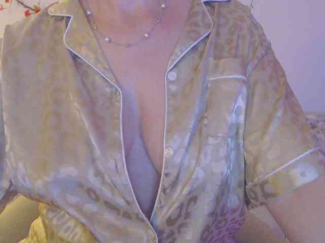 goodSnowQueen webcam