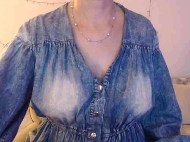 goodSnowQueen webcam