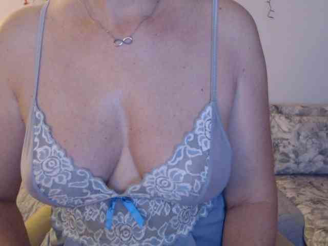goodSnowQueen webcam