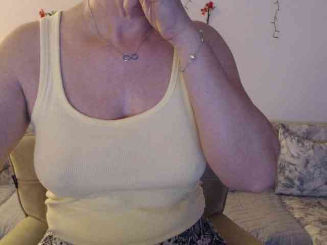 goodSnowQueen webcam