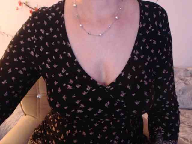 goodSnowQueen webcam