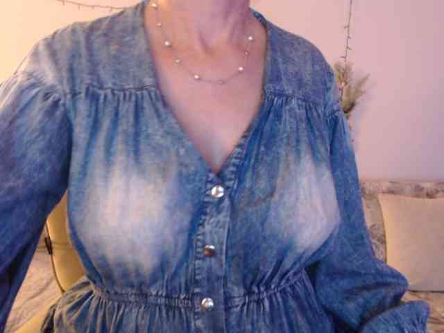 goodSnowQueen webcam