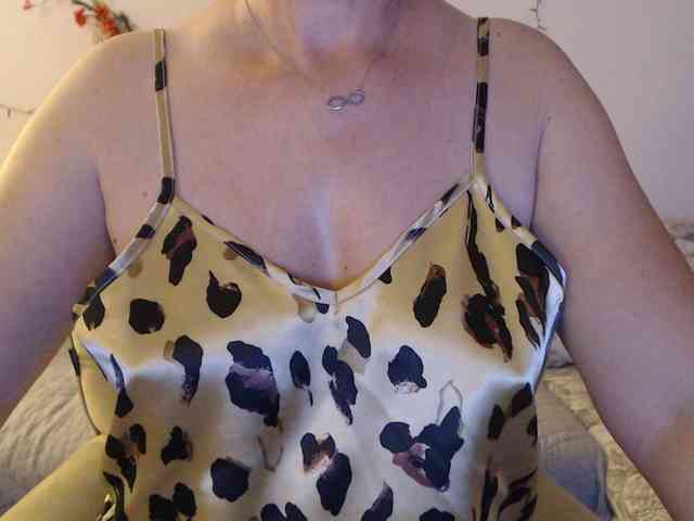 goodSnowQueen webcam