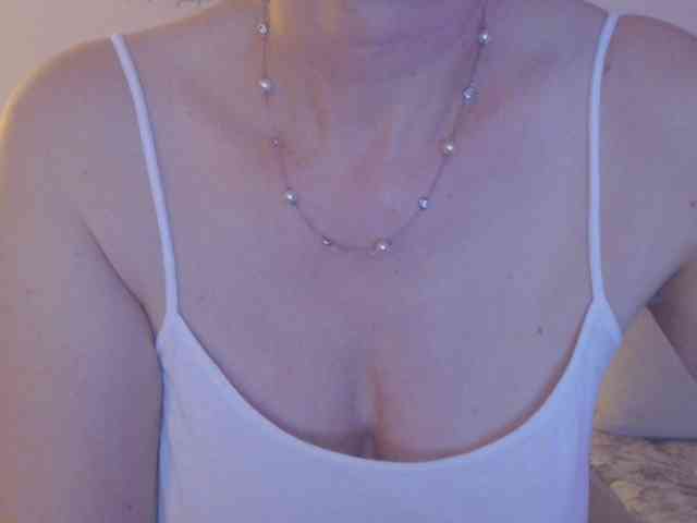 goodSnowQueen webcam