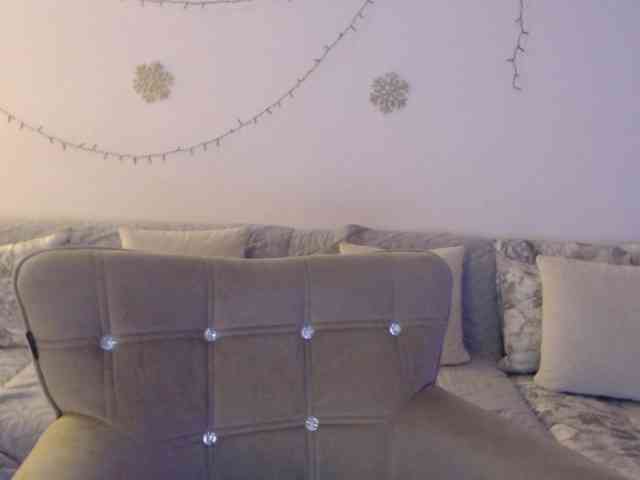 goodSnowQueen webcam