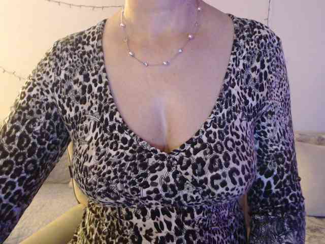 goodSnowQueen webcam