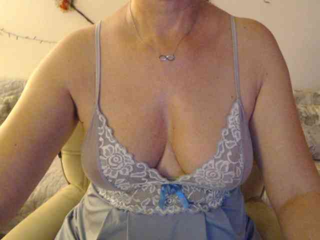 goodSnowQueen webcam
