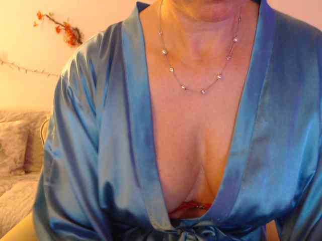 goodSnowQueen webcam