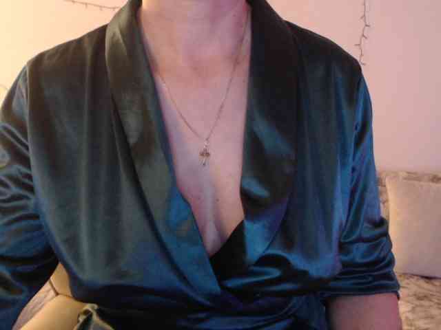 goodSnowQueen webcam