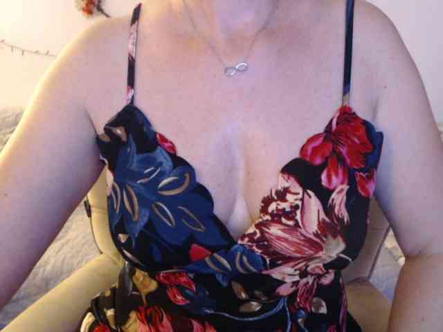 goodSnowQueen webcam