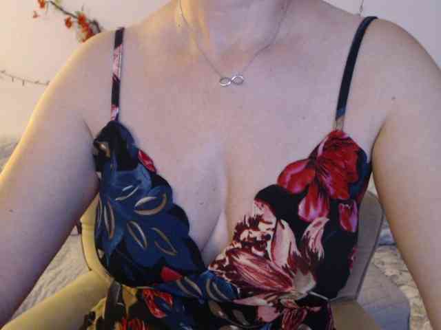 goodSnowQueen webcam