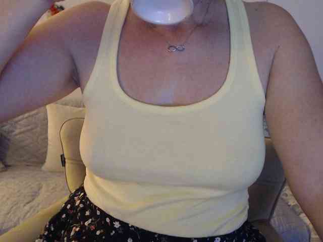 goodSnowQueen webcam