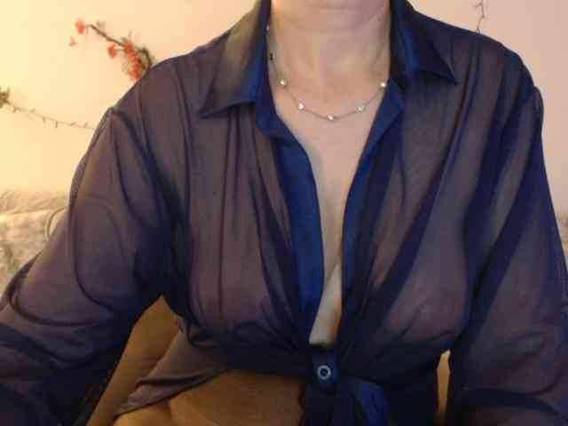 goodSnowQueen webcam
