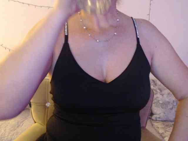 goodSnowQueen webcam