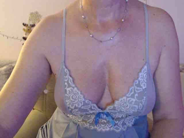 goodSnowQueen webcam