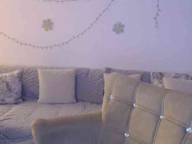 goodSnowQueen webcam