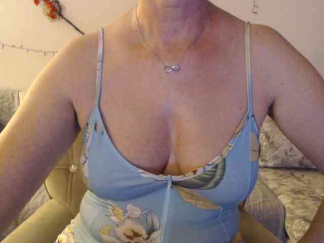 goodSnowQueen webcam