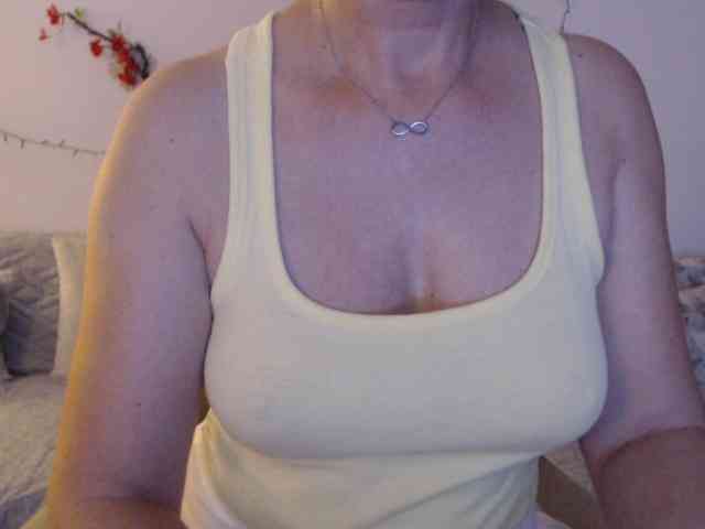 goodSnowQueen webcam