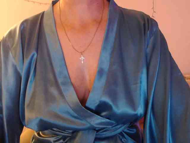 goodSnowQueen webcam