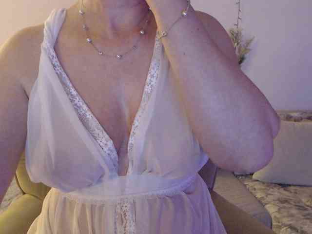 goodSnowQueen webcam