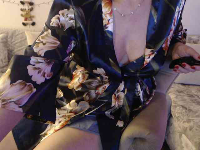 goodSnowQueen webcam