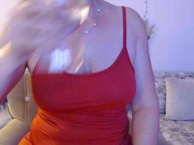 goodSnowQueen webcam