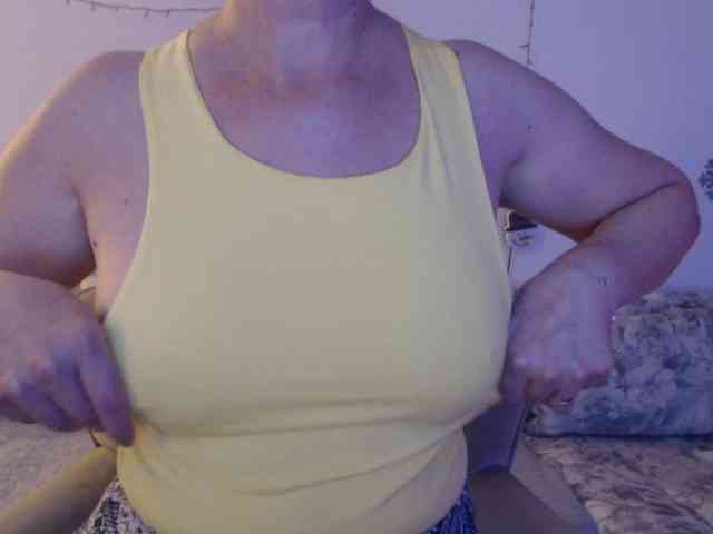 goodSnowQueen webcam