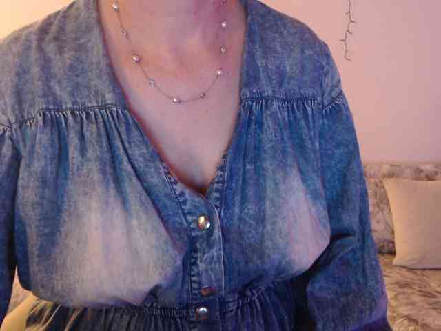 goodSnowQueen webcam