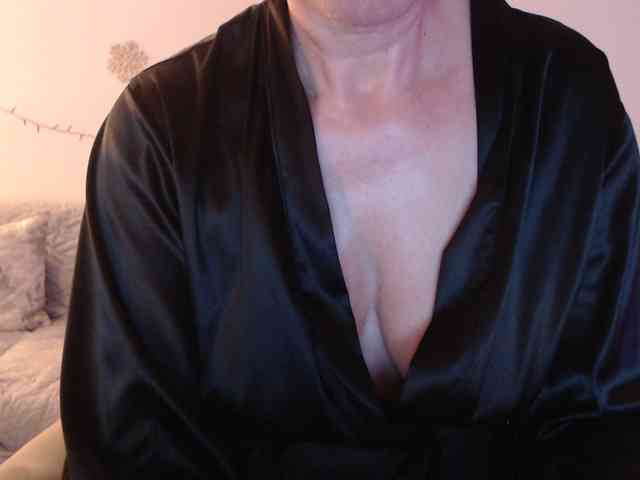 goodSnowQueen webcam