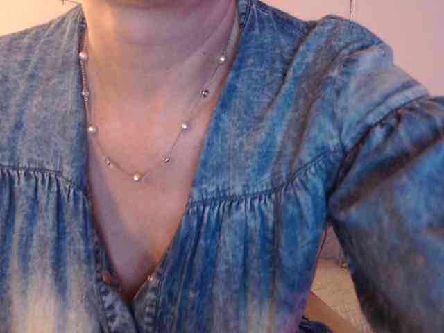 goodSnowQueen webcam