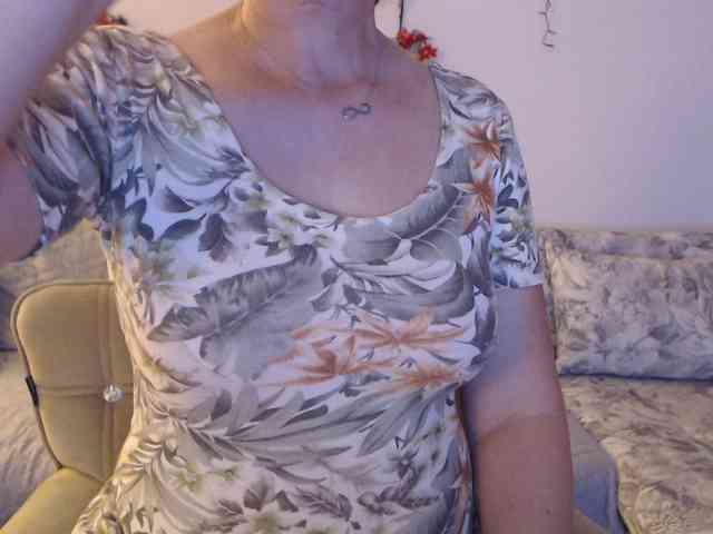 goodSnowQueen webcam