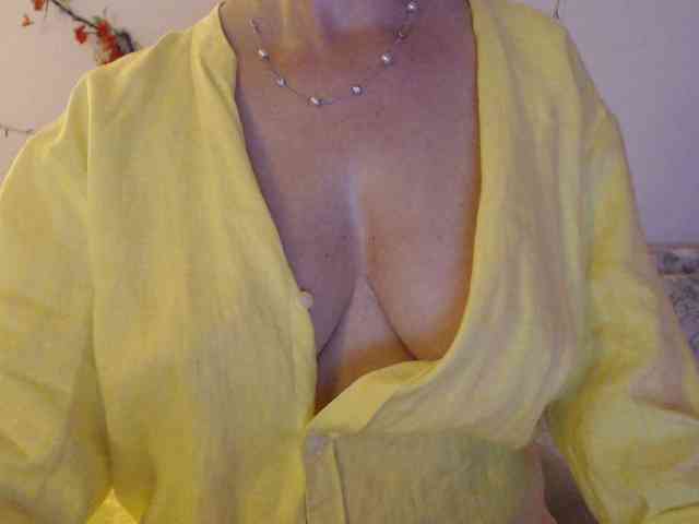 goodSnowQueen webcam