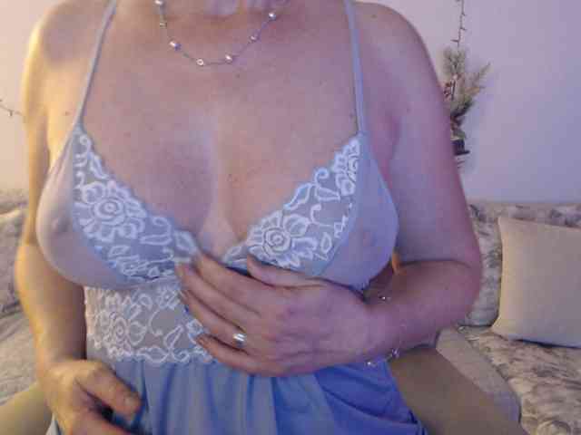 goodSnowQueen webcam