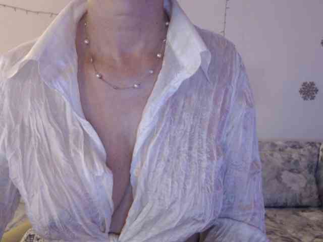 goodSnowQueen webcam