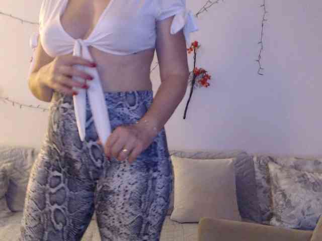 goodSnowQueen webcam