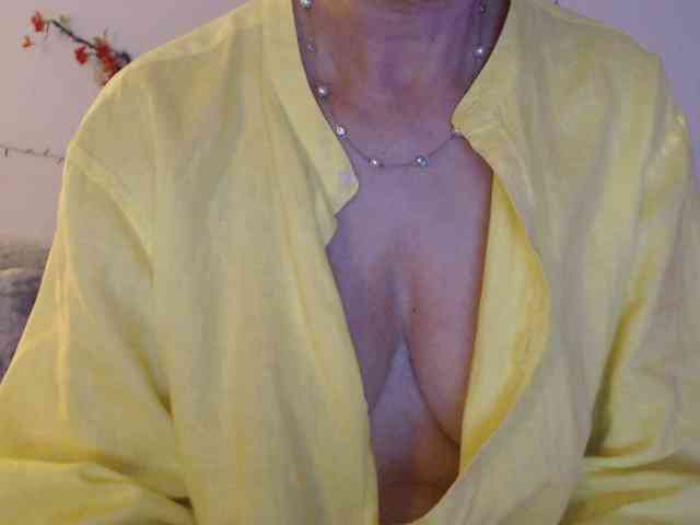 goodSnowQueen webcam