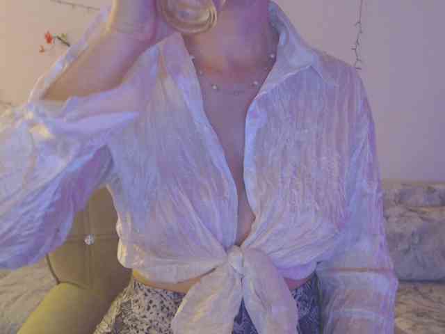 goodSnowQueen webcam